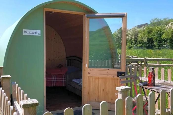 green dragon and kitchen pod sleeps 2 and parking