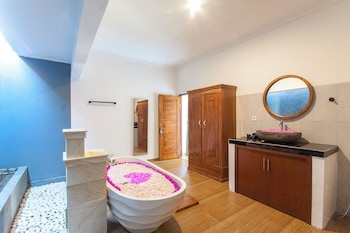maha ubud villa