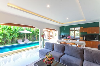 maha ubud villa