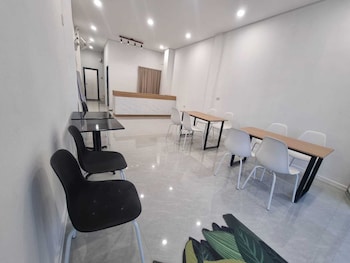 Lunar Hostel,,2 star