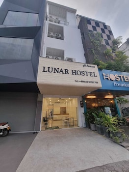 Lunar Hostel,,2 star