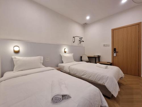 lunar hostel