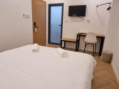 lunar hostel