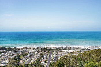 stunning 2br ocean mountain sunset view