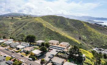 stunning 2br ocean mountain sunset view