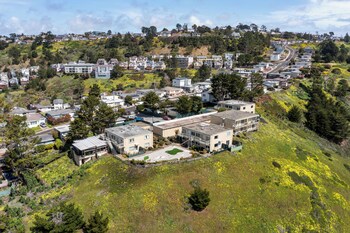 stunning 2br ocean mountain sunset view