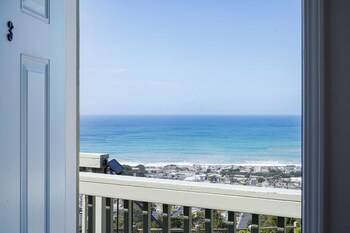 stunning 2br ocean mountain sunset view