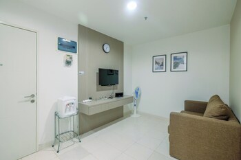 Homey And Comfy 2Br At Sentul Tower Apartment,,2 star