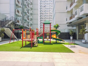 Homey And Comfy 2Br At Sentul Tower Apartment,,2 star