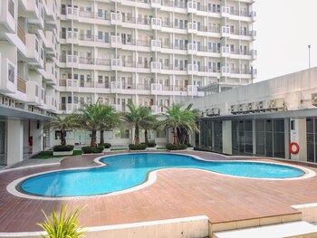 Homey And Comfy 2Br At Sentul Tower Apartment,,2 star