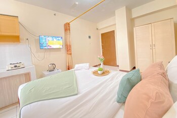 comfy studio at gateway ahmad yani cicadas apartment