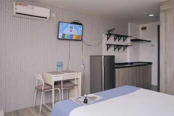comfy studio room at bintaro icon apartment