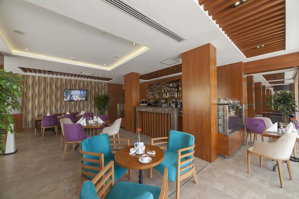lamec hotel business