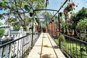 ayur ayur white sail villa