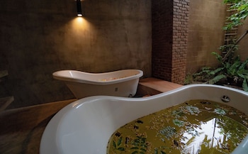 ayur ayur white sail villa