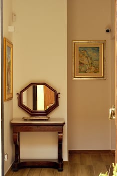 Cavour Luxury Rooms Catanzaro,,3 star