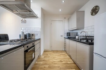 seaside cottage escape in paignton sleeps 4