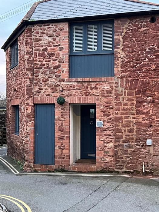seaside cottage escape in paignton sleeps 4