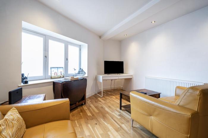 seaside cottage escape in paignton sleeps 4