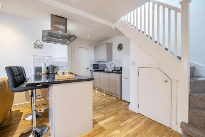 seaside cottage escape in paignton sleeps 4