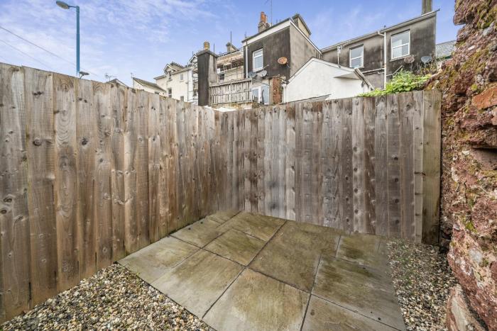 seaside cottage escape in paignton sleeps 4