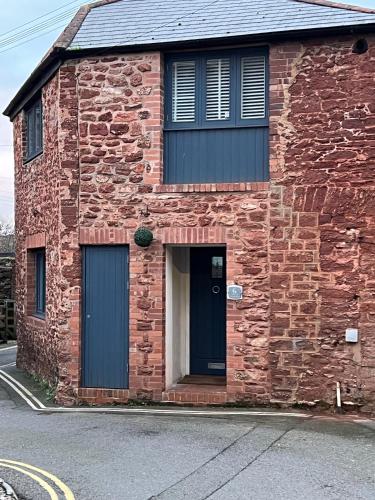seaside cottage escape in paignton sleeps 4