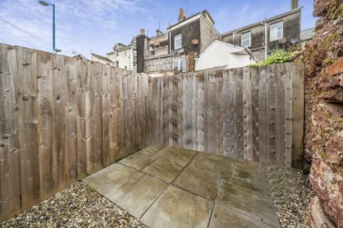seaside cottage escape in paignton sleeps 4