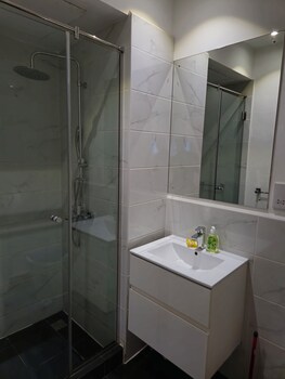 Premier Luxury Apartment,,3 star