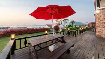 jigeum yeosu ocean view pension