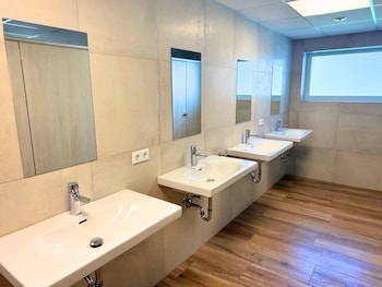 Directly On Lake Wallersee - Cubes - Self Check-In,,2 star