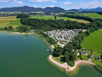 directly on lake wallersee cubes self check in