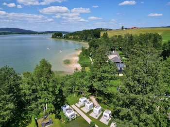 directly on lake wallersee cubes self check in