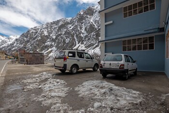 treebo melag jispa with mountain view