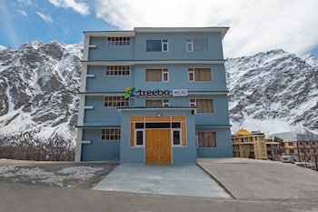 treebo melag jispa with mountain view