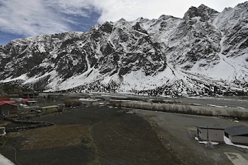 treebo melag jispa with mountain view