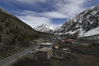 treebo melag jispa with mountain view