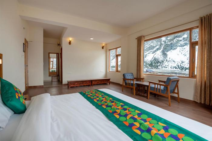 treebo melag jispa with mountain view