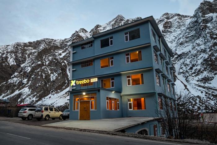 treebo melag jispa with mountain view