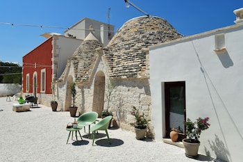 lamarossa trulli and suites