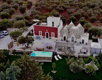 Lamarossa Trulli & Suites,Contrada Lamarossa 454,3 star