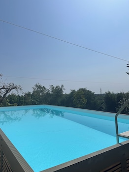 Lamarossa Trulli & Suites,Contrada Lamarossa 454,3 star