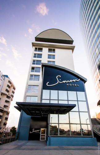 simon hotel