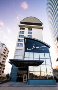 simon hotel