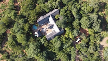etnika manor house