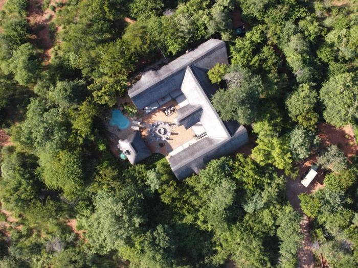 etnika manor house