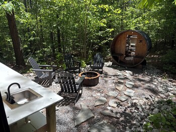 Sasquatch Farm,,3 star
