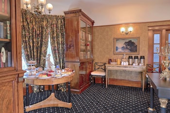 The Charles Pacific Grove - Artfully Designed Inclusive Inn,,3 star