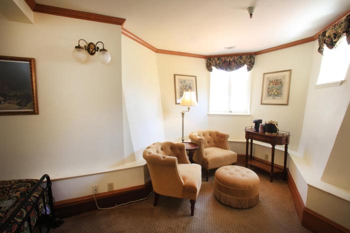 the charles pacific grove artfully designed inclusive inn