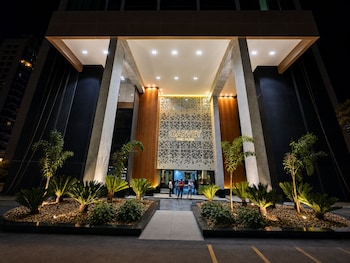 livon flats garvey hotel