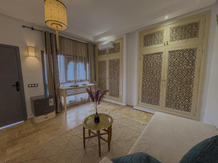 riad tonaroz